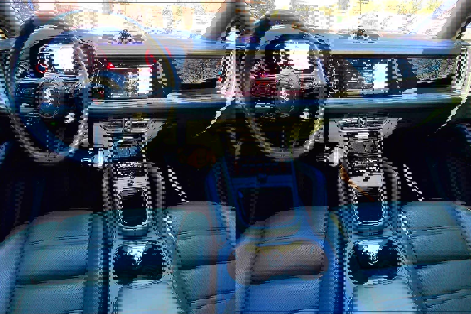 Used 2024 Porsche Cayenne S image 15