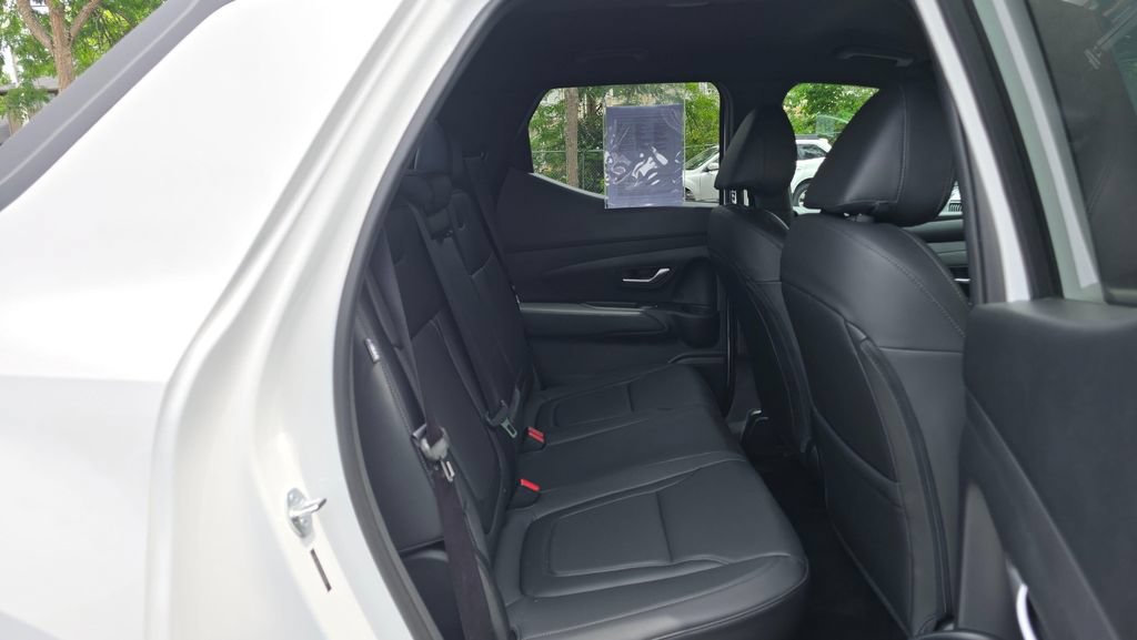 Used 2025 Hyundai Santa Cruz SEL AWD/4WD image 12