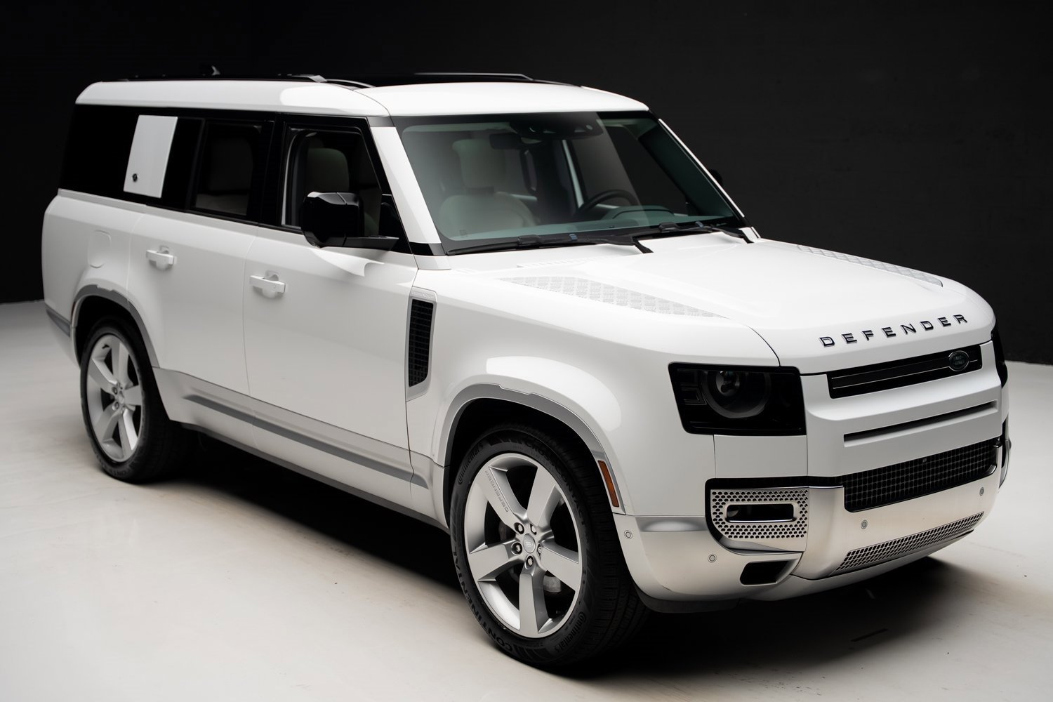 Used 2023 Land Rover Defender 130 First Edition image 41