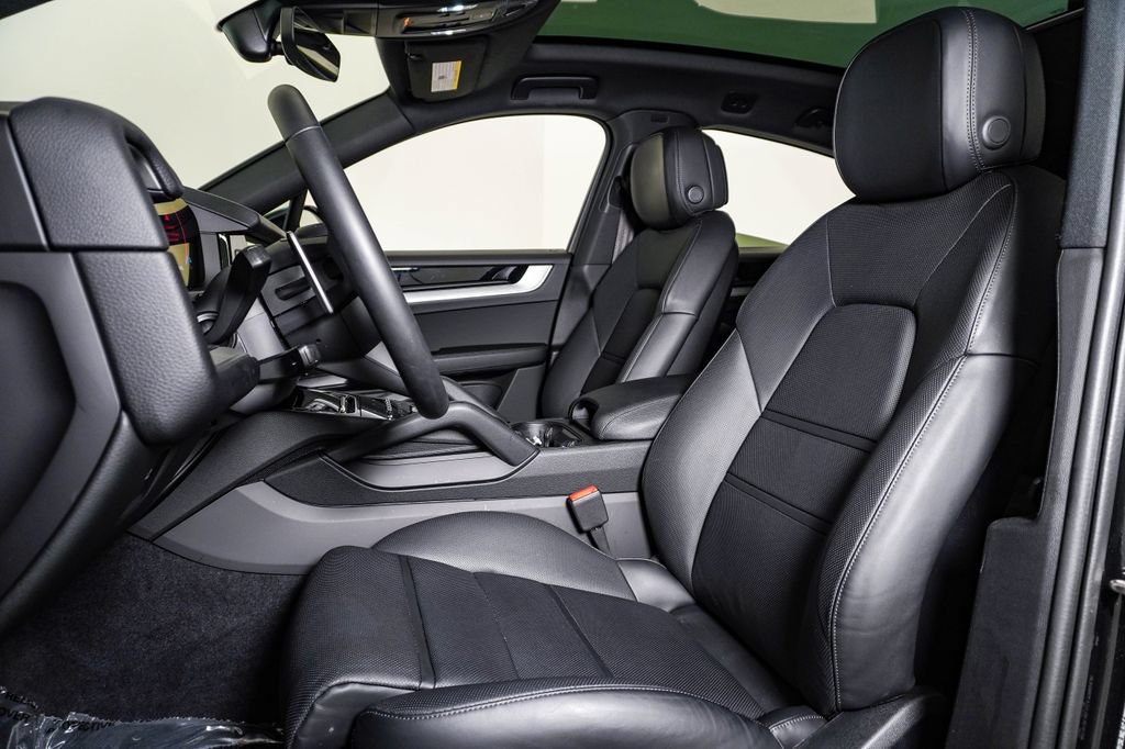 Certified 2026 Porsche Cayenne Coupe AWD/4WD image 5