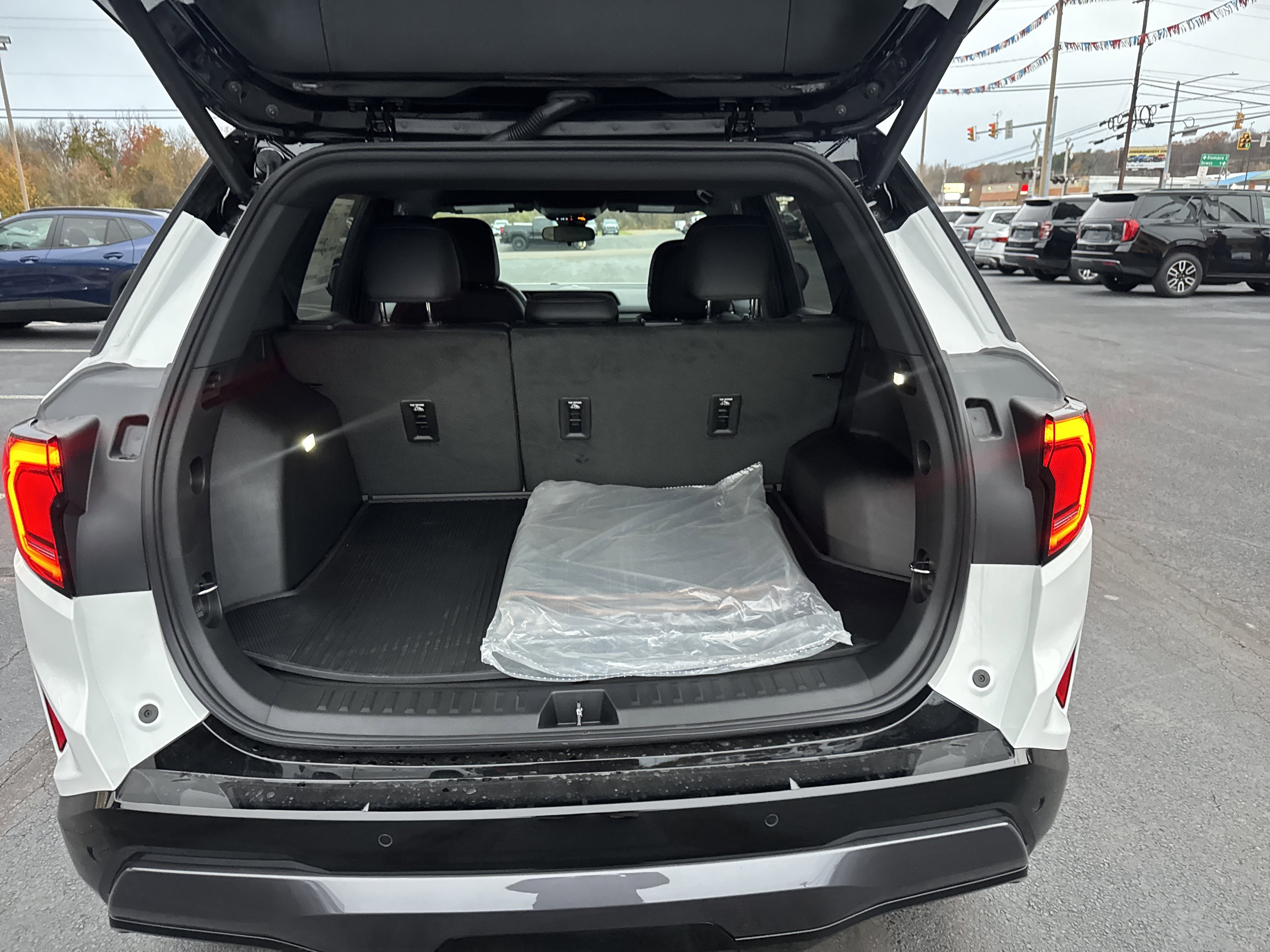 New 2026 GMC Terrain AT4 w/ LPO, Floor Liner Package image 5