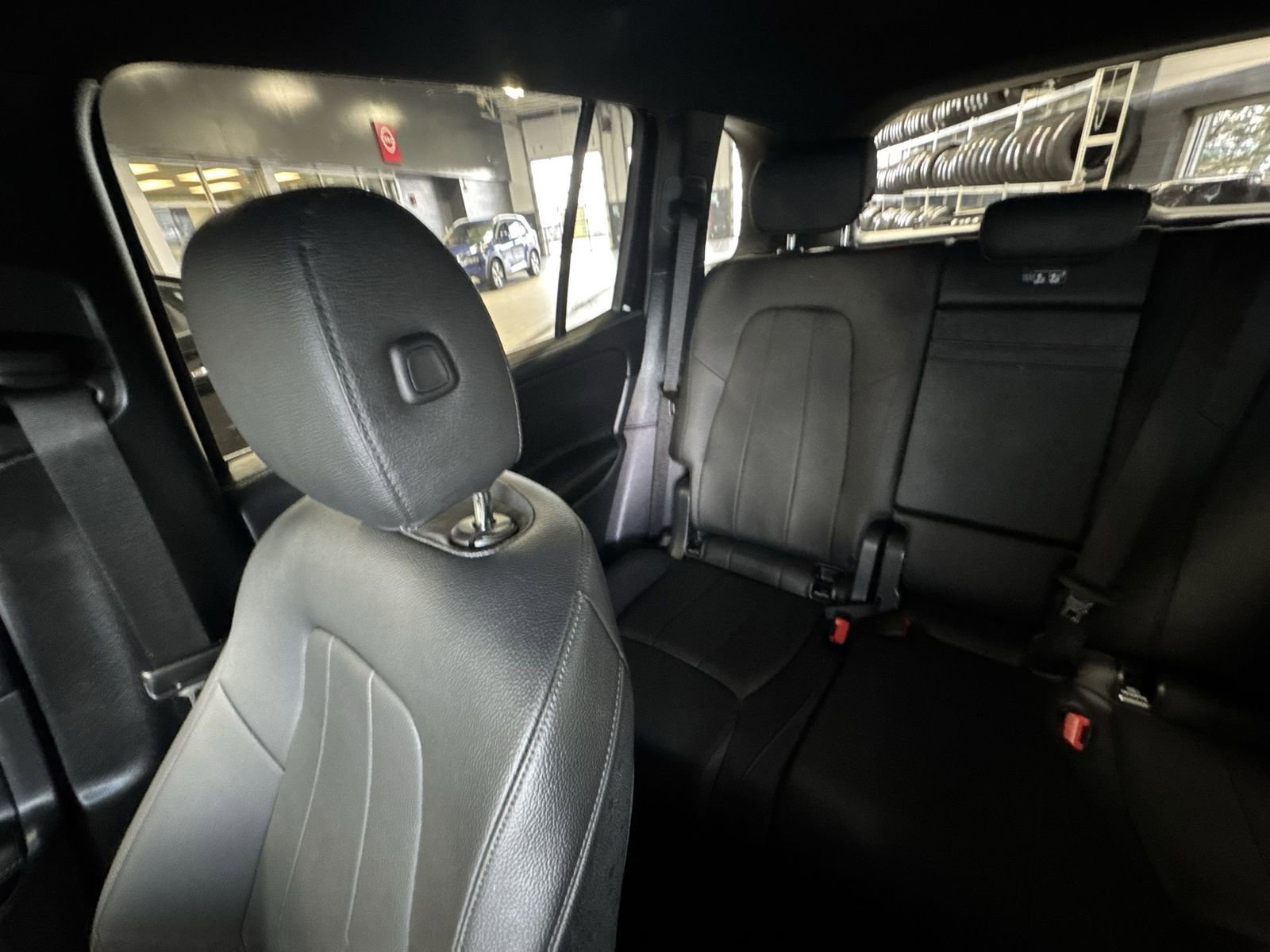 Used 2025 Mercedes-Benz GLB 250 image 4