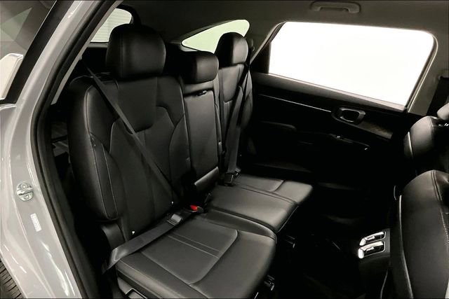 Used 2025 Kia Sorento S image 22