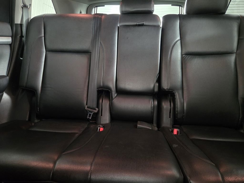Used 2019 Toyota Highlander Plus FWD image 24