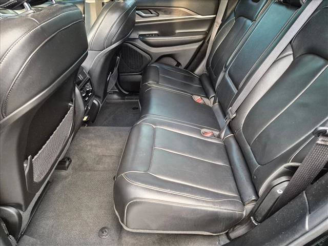 Used 2023 Jeep Grand Cherokee Limited AWD/4WD image 16