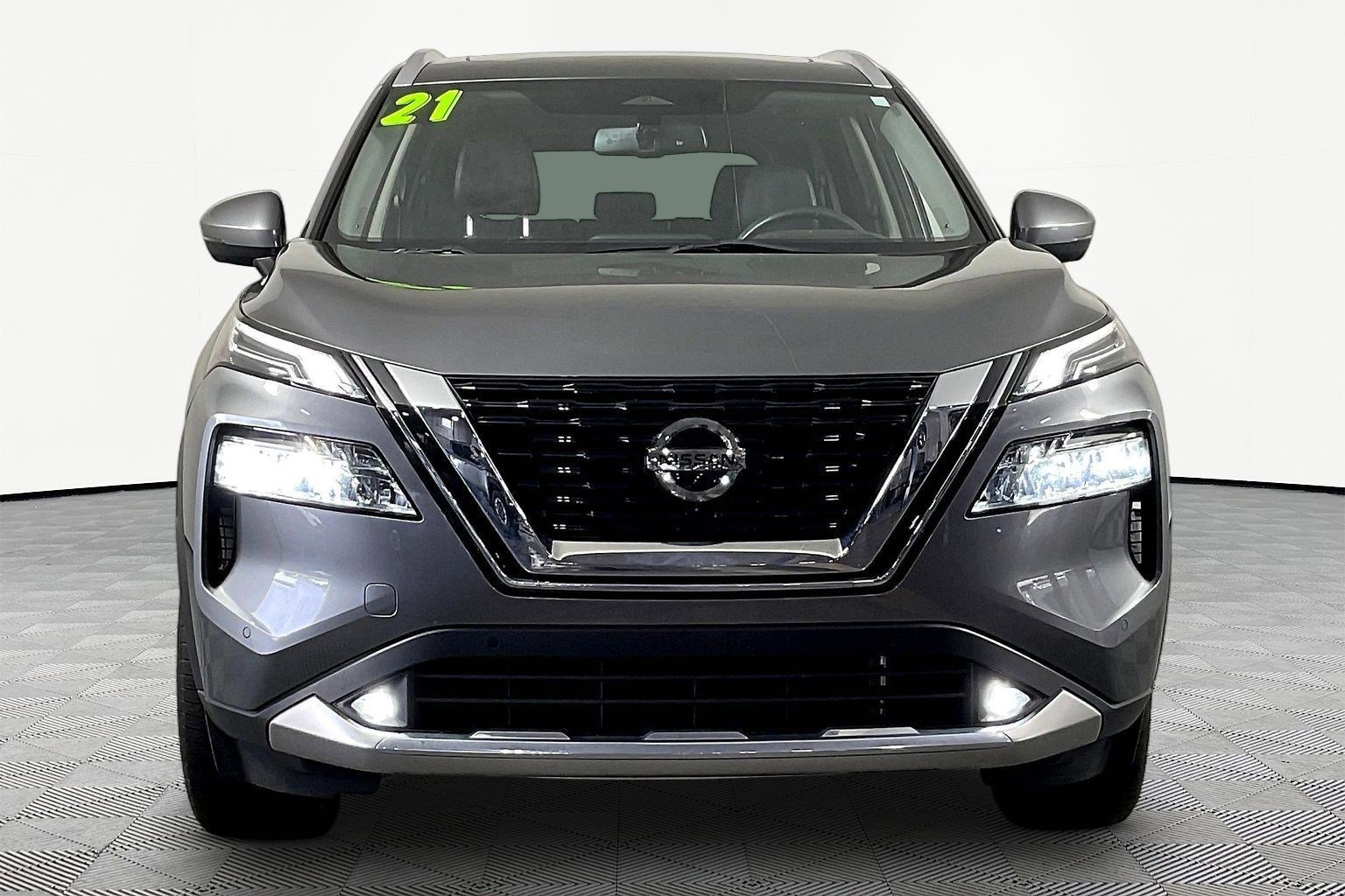 Used 2021 Nissan Rogue Platinum image 2