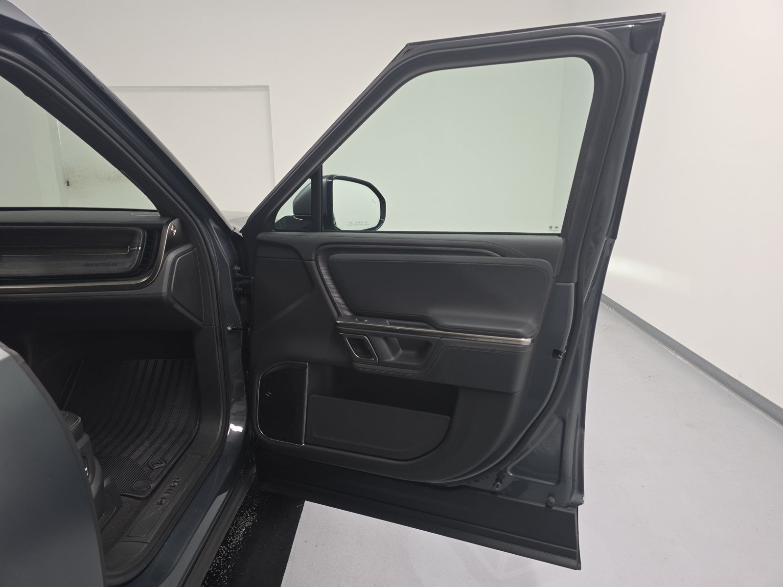 Used 2024 Rivian R1T Adventure AWD/4WD image 18