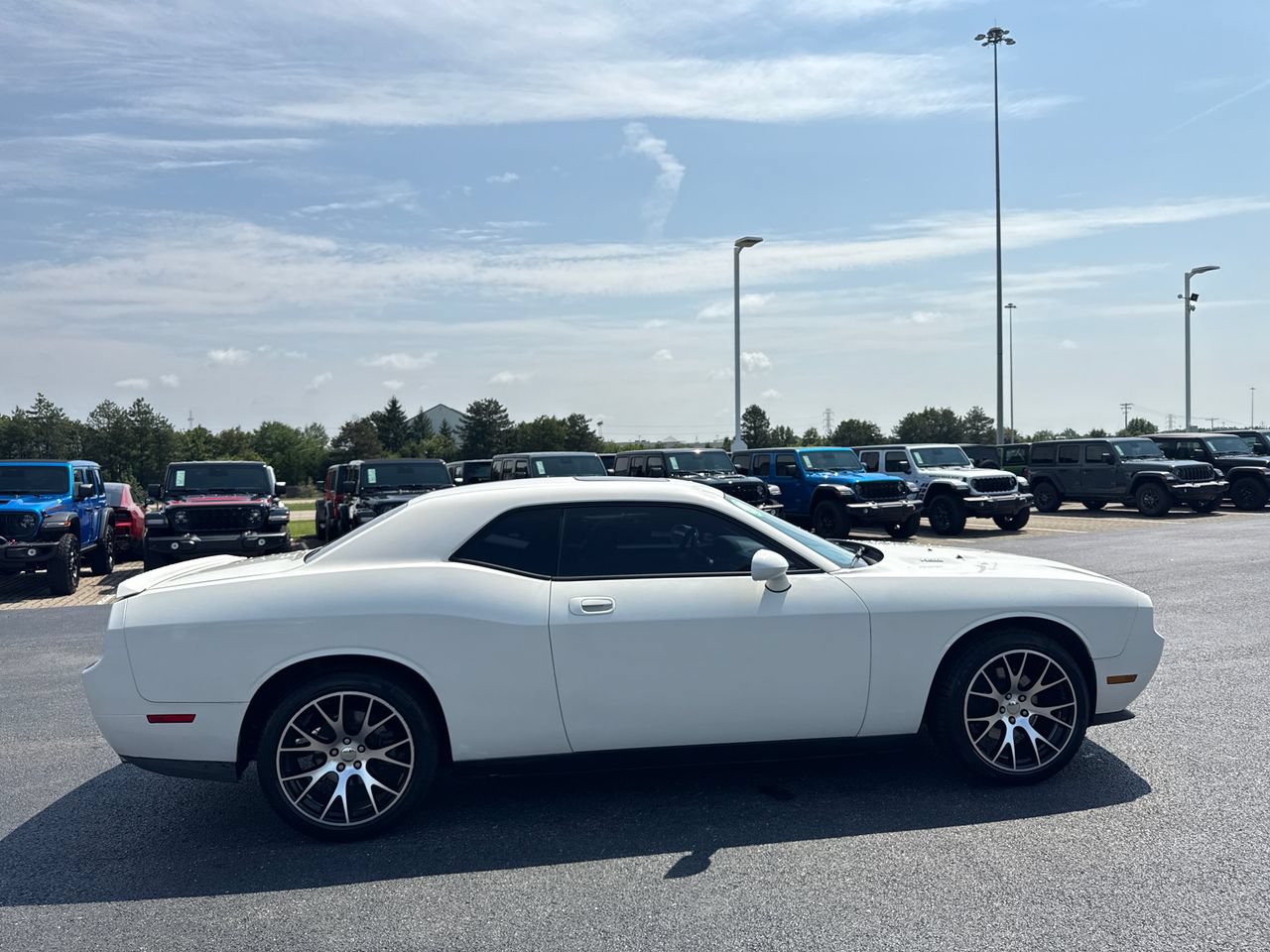 Used 2010 Dodge Challenger R/T RWD image 2