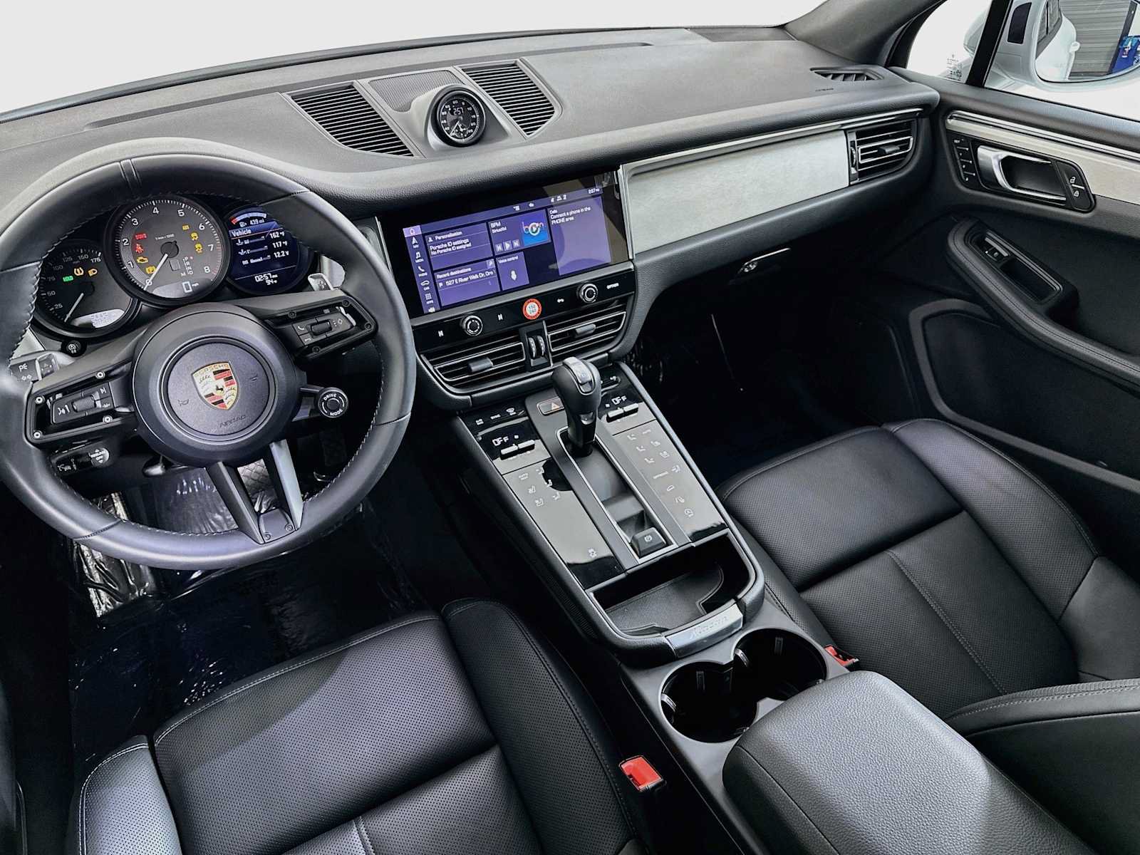 Certified 2026 Porsche Macan AWD/4WD image 25
