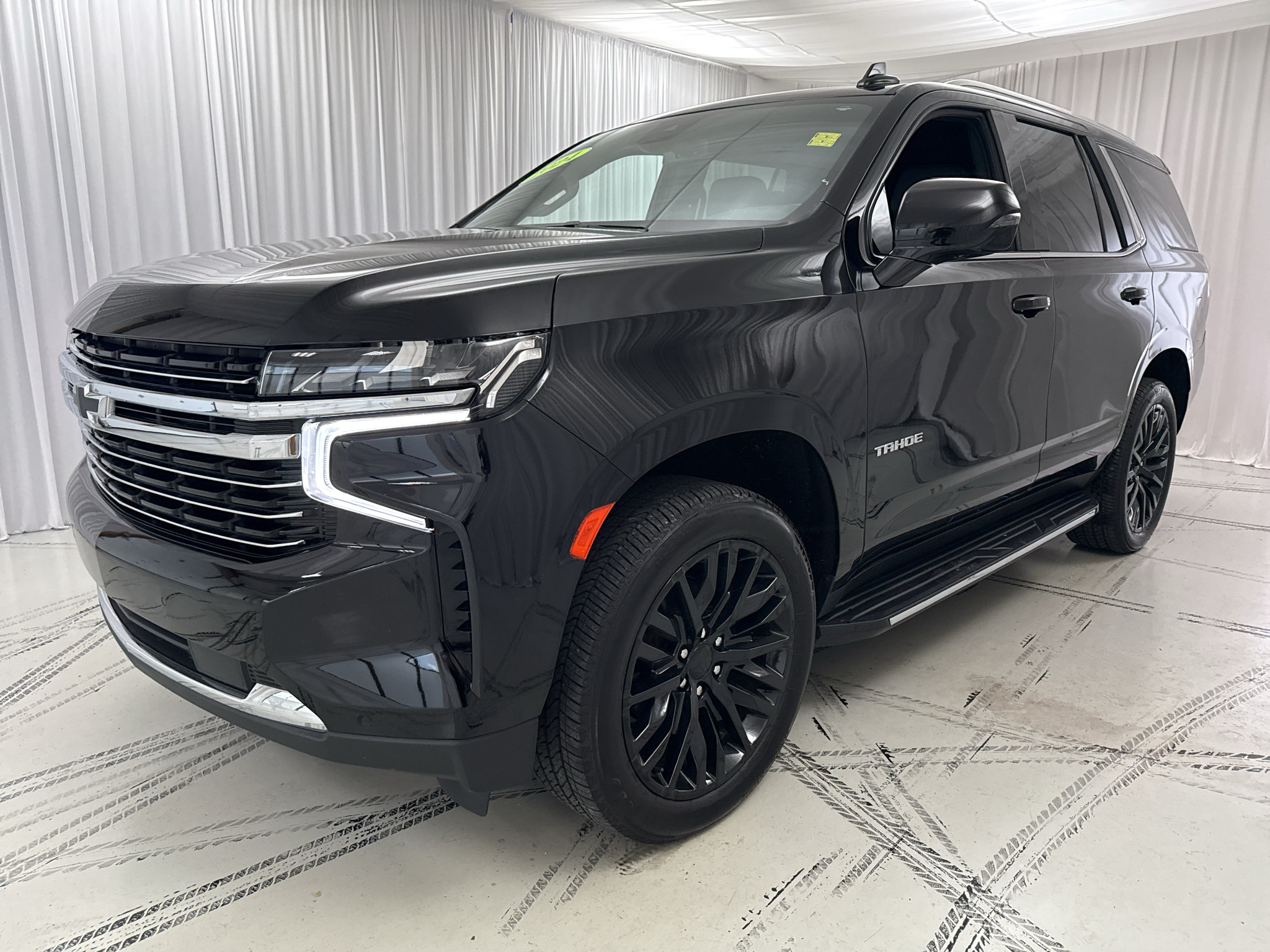 Used 2024 Chevrolet Tahoe LT w/ LT Signature Plus Package AWD/4WD image 4