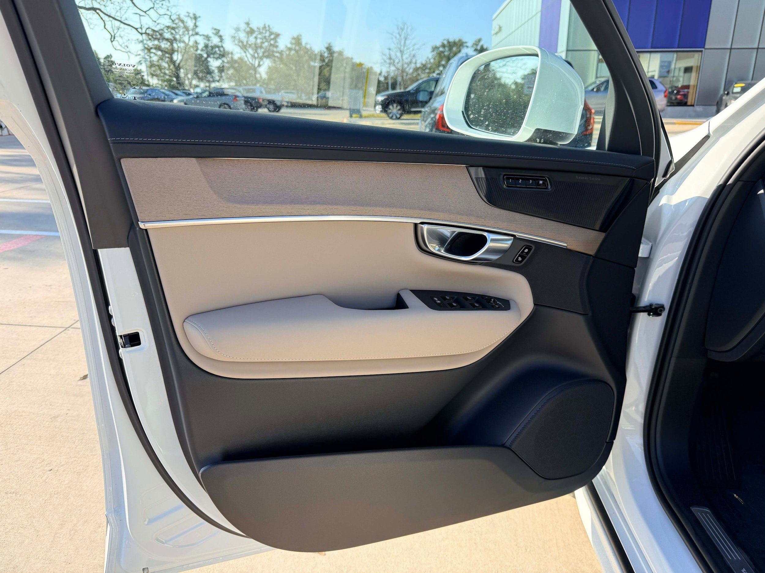 New 2026 Volvo XC90 B6 Plus w/ Protection Package Premier AWD/4WD image 8