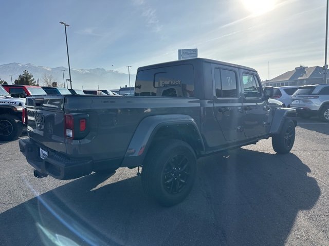 Used 2022 Jeep Gladiator Sport image 4