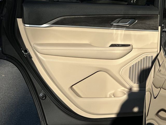 New 2025 Jeep Grand Cherokee L Limited w/ Black Appearance Package image 20