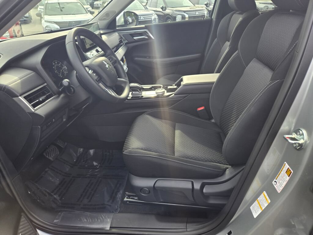 New 2027 Mitsubishi Outlander ES AWD/4WD image 14