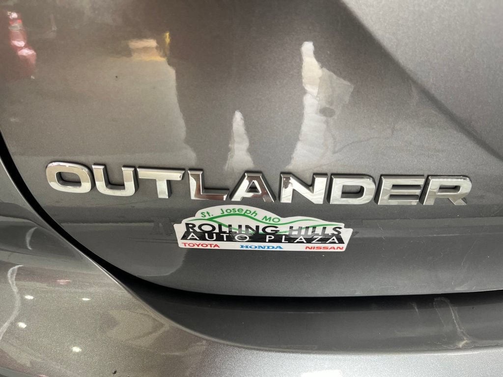 Used 2023 Mitsubishi Outlander SE FWD image 42