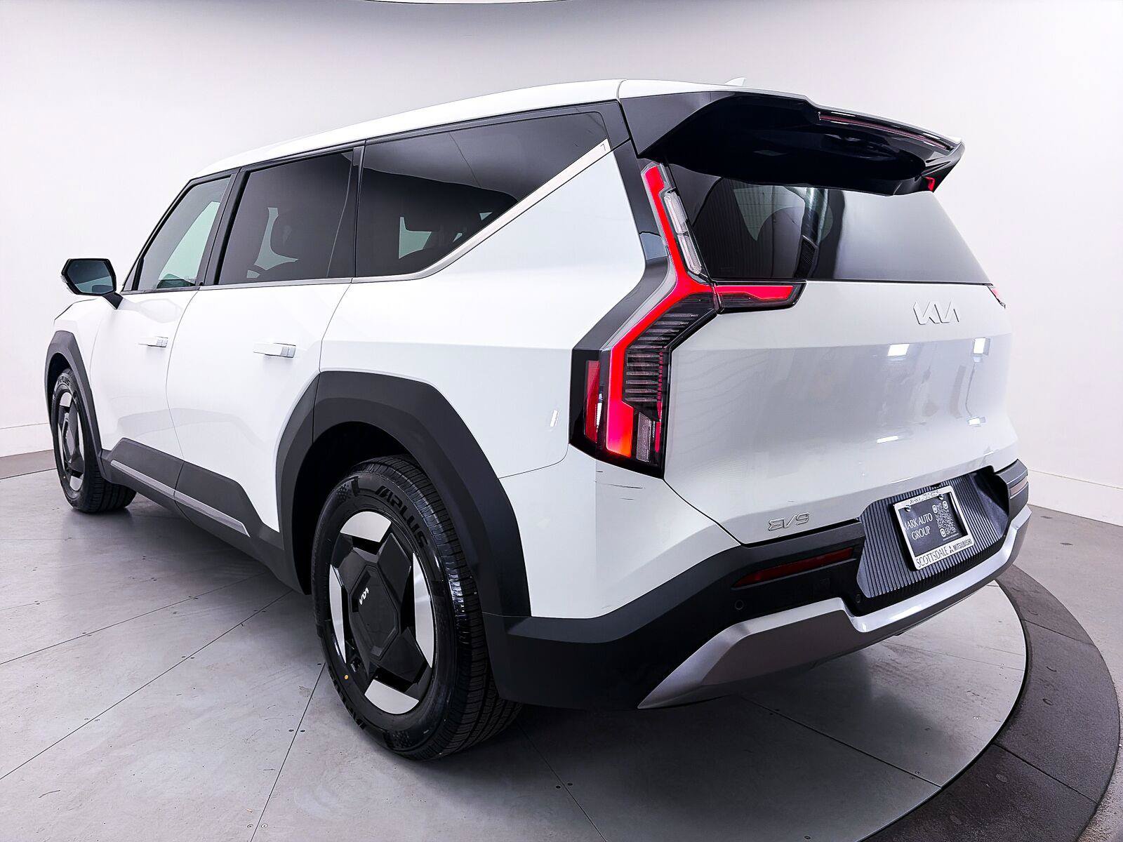 Used 2024 Kia EV9 Light Long Range RWD image 14