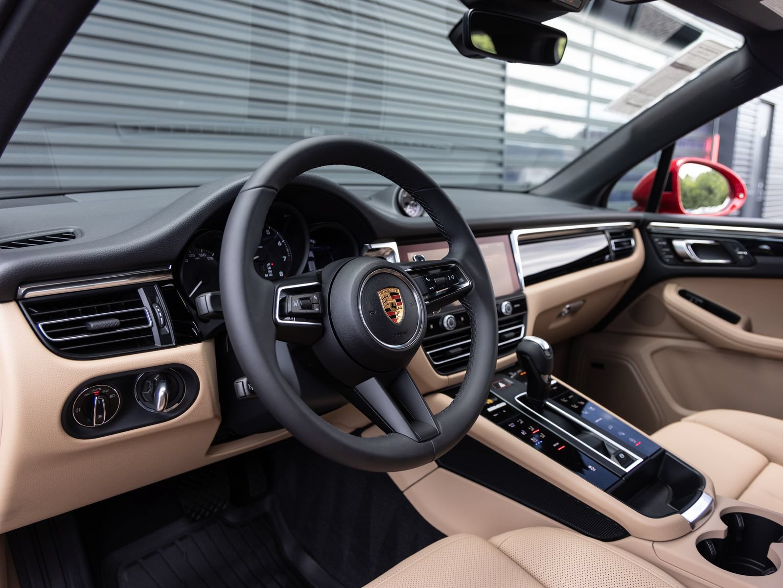 Certified 2026 Porsche Macan AWD/4WD image 4