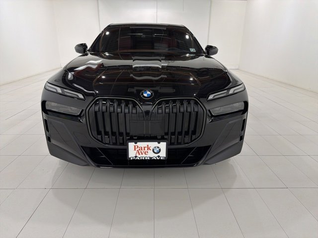 Used 2025 BMW 740i xDrive w/ Premium Package image 8