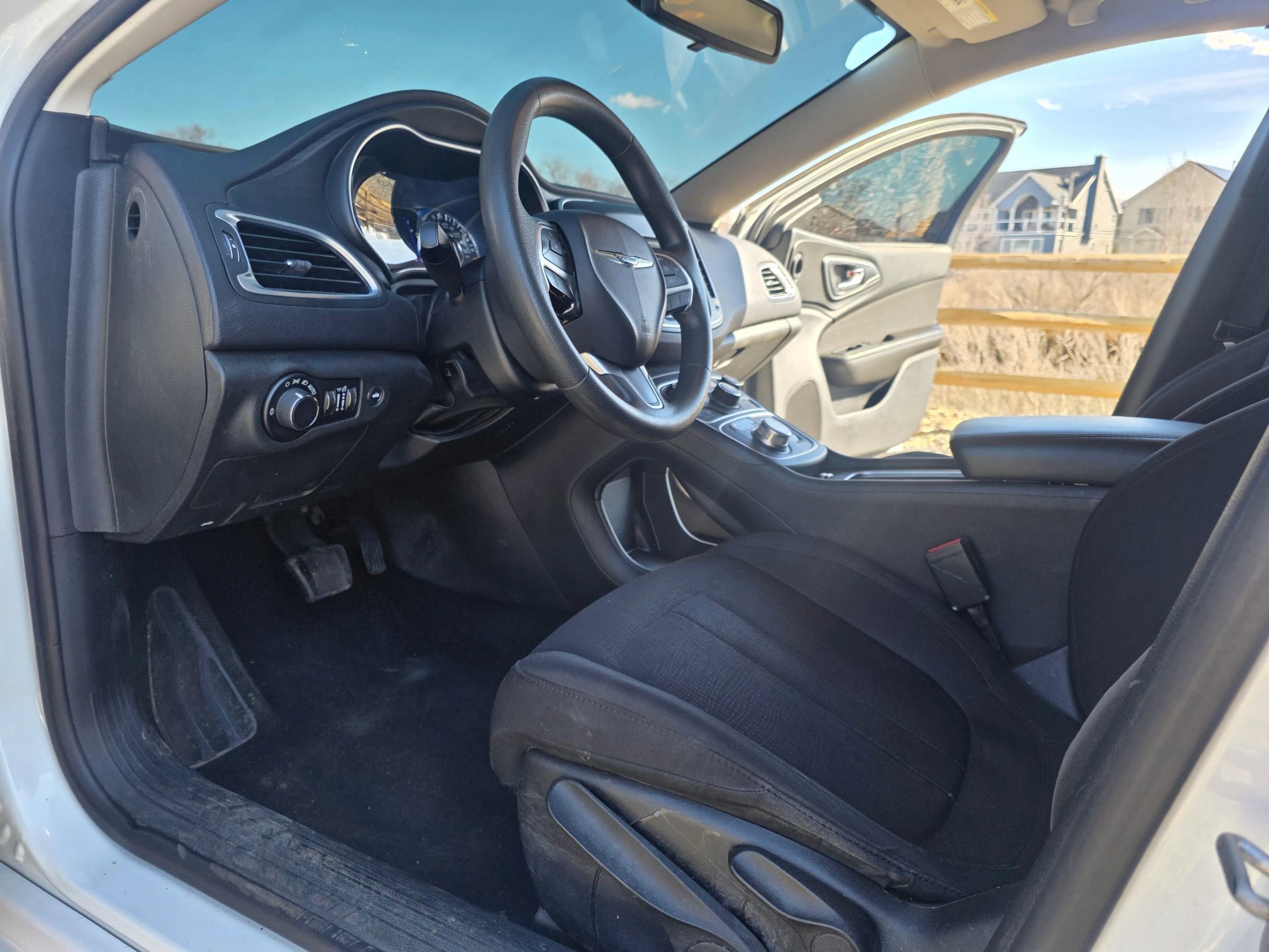 Used 2015 Chrysler 200 Limited image 8
