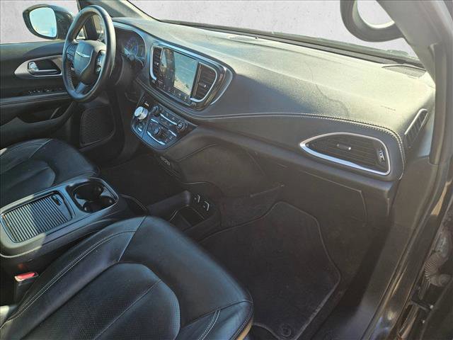 Used 2021 Chrysler Pacifica Touring-L w/ S Appearance Package image 23