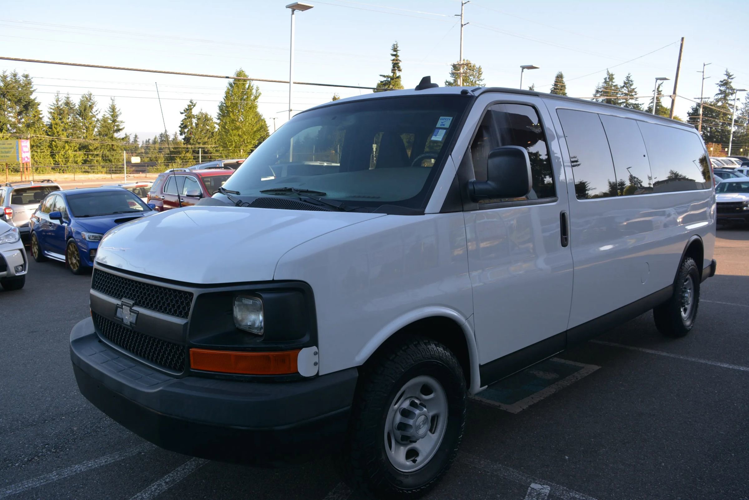 Used 2017 Chevrolet Express 3500 LS image 3