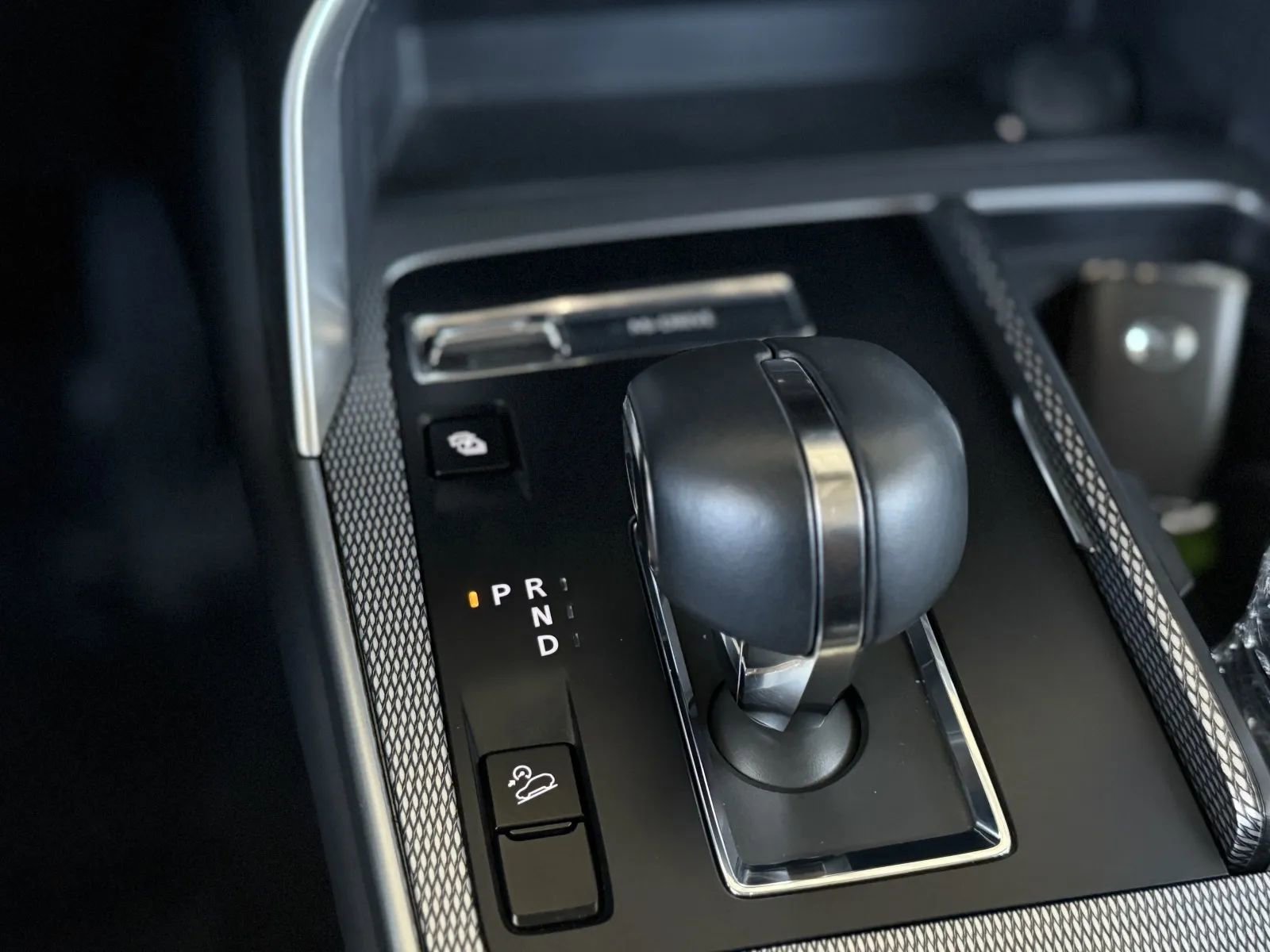 Used 2025 MAZDA CX-70 Plug-In Hybrid w/ Premium Pkg image 32