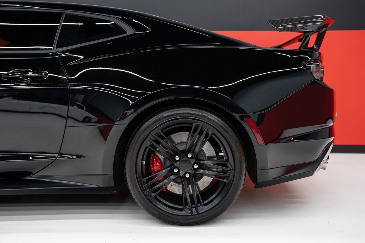 Used 2021 Chevrolet Camaro ZL1 RWD image 22