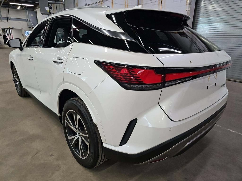 Used 2023 Lexus RX 350 Premium w/ Accessory Package AWD/4WD image 4