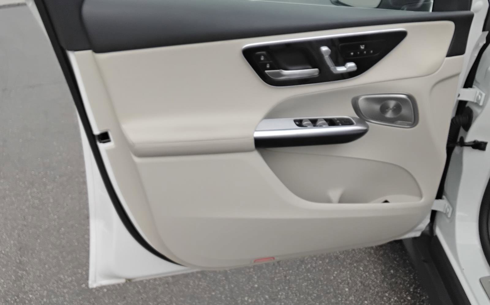 Used 2025 Mercedes-Benz GLC 300 GLC 300 image 16