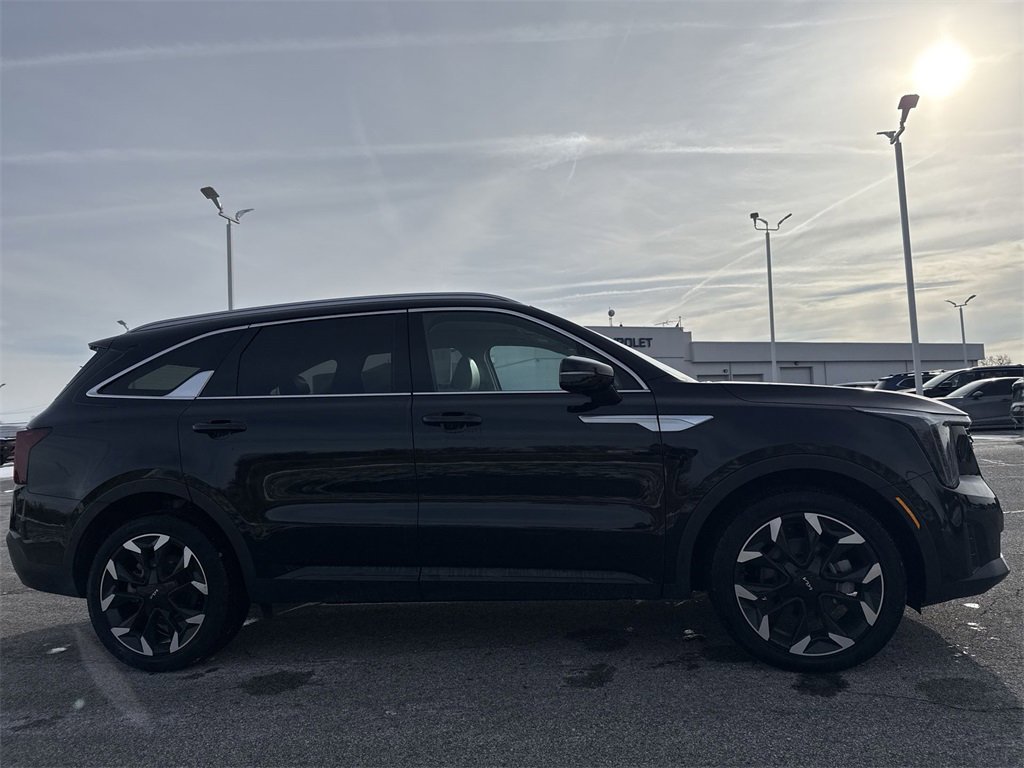 Used 2025 Kia Sorento SX image 9