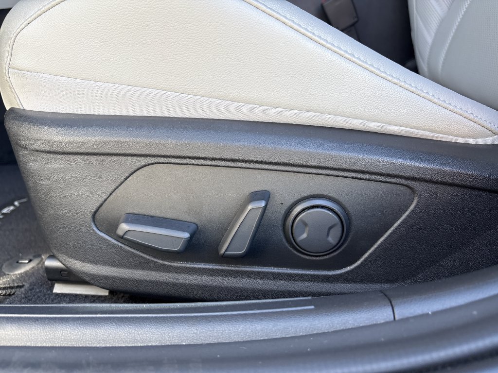 Used 2023 Hyundai Elantra Limited FWD image 12