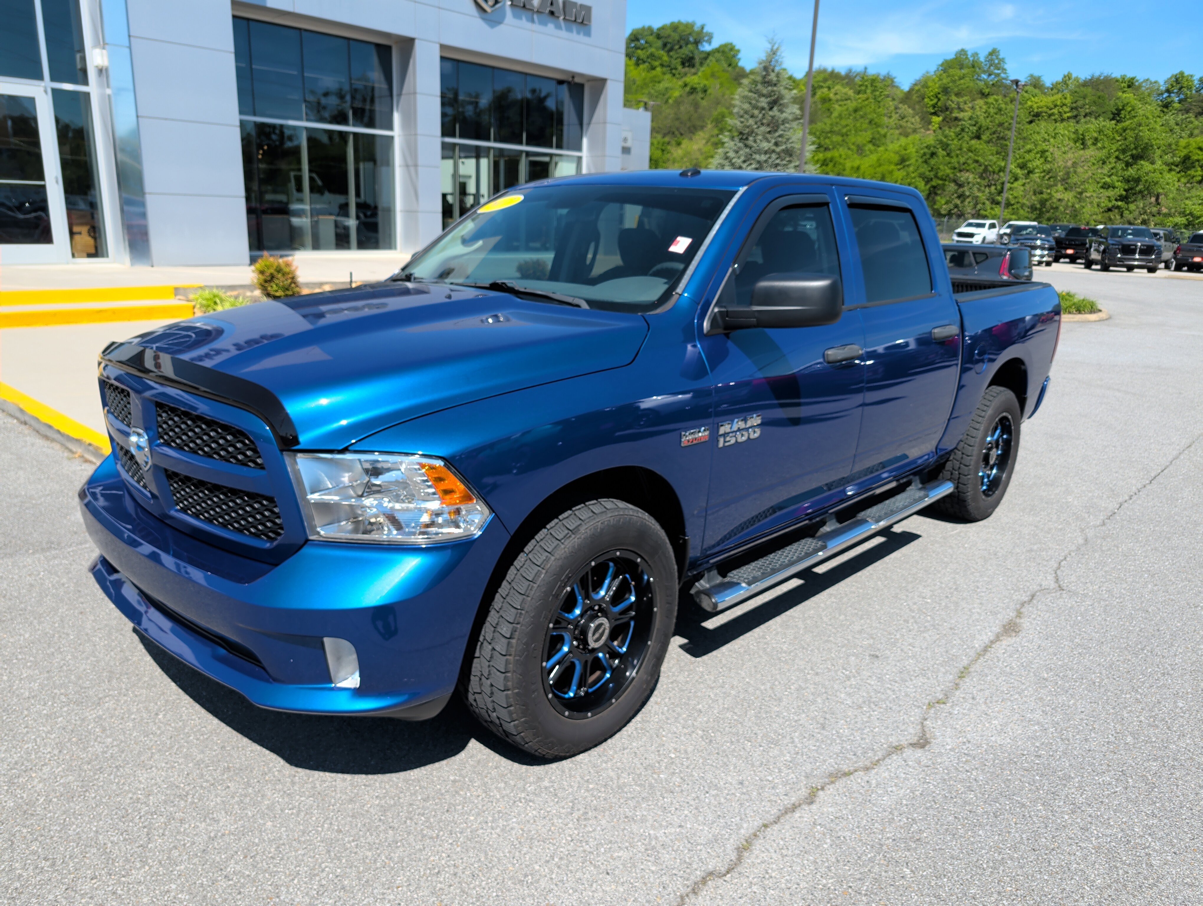 Used 2017 RAM 1500 Express w/ Express Value Package AWD/4WD image 2