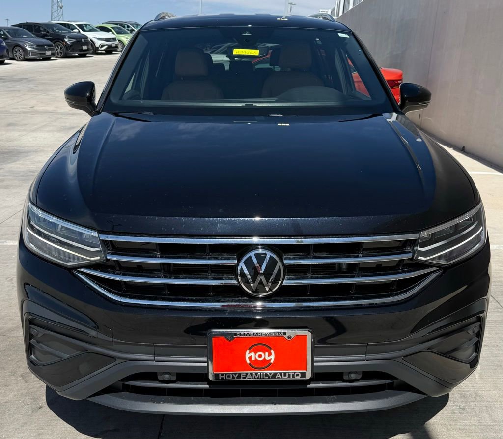 Used 2023 Volkswagen Tiguan SE FWD image 3
