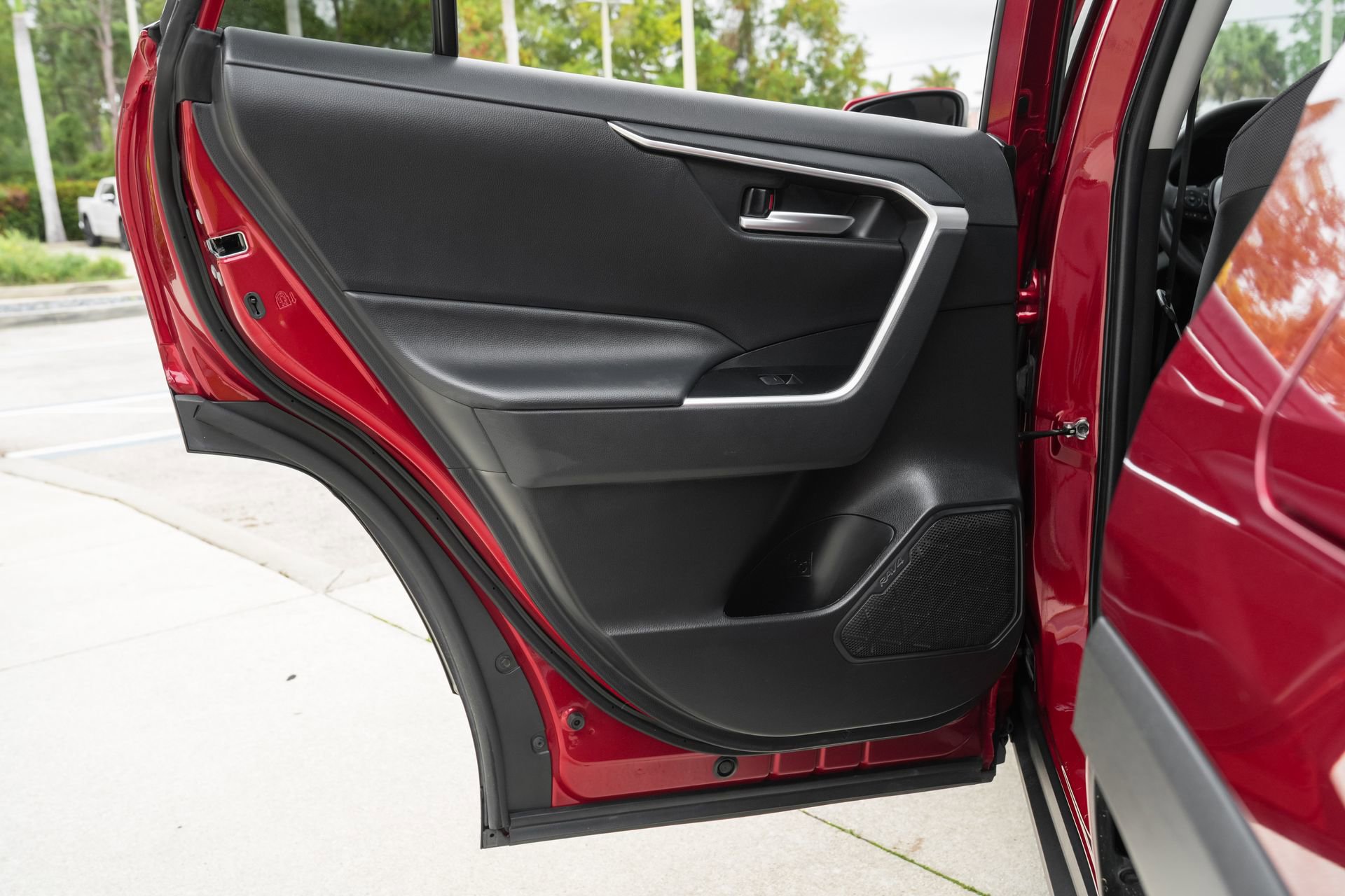 Used 2023 Toyota RAV4 XLE image 33