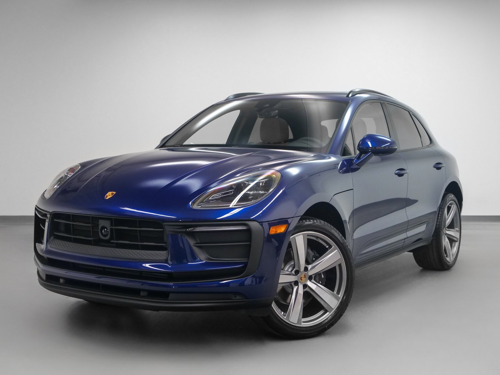 Used 2025 Porsche Macan image 1