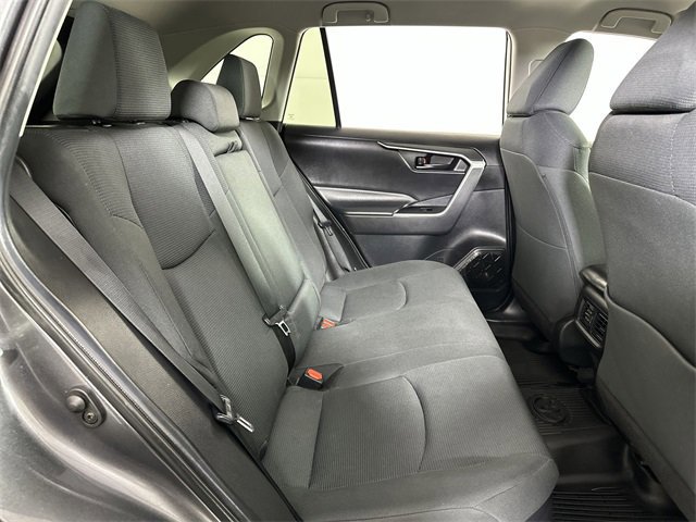 Used 2021 Toyota RAV4 LE image 28