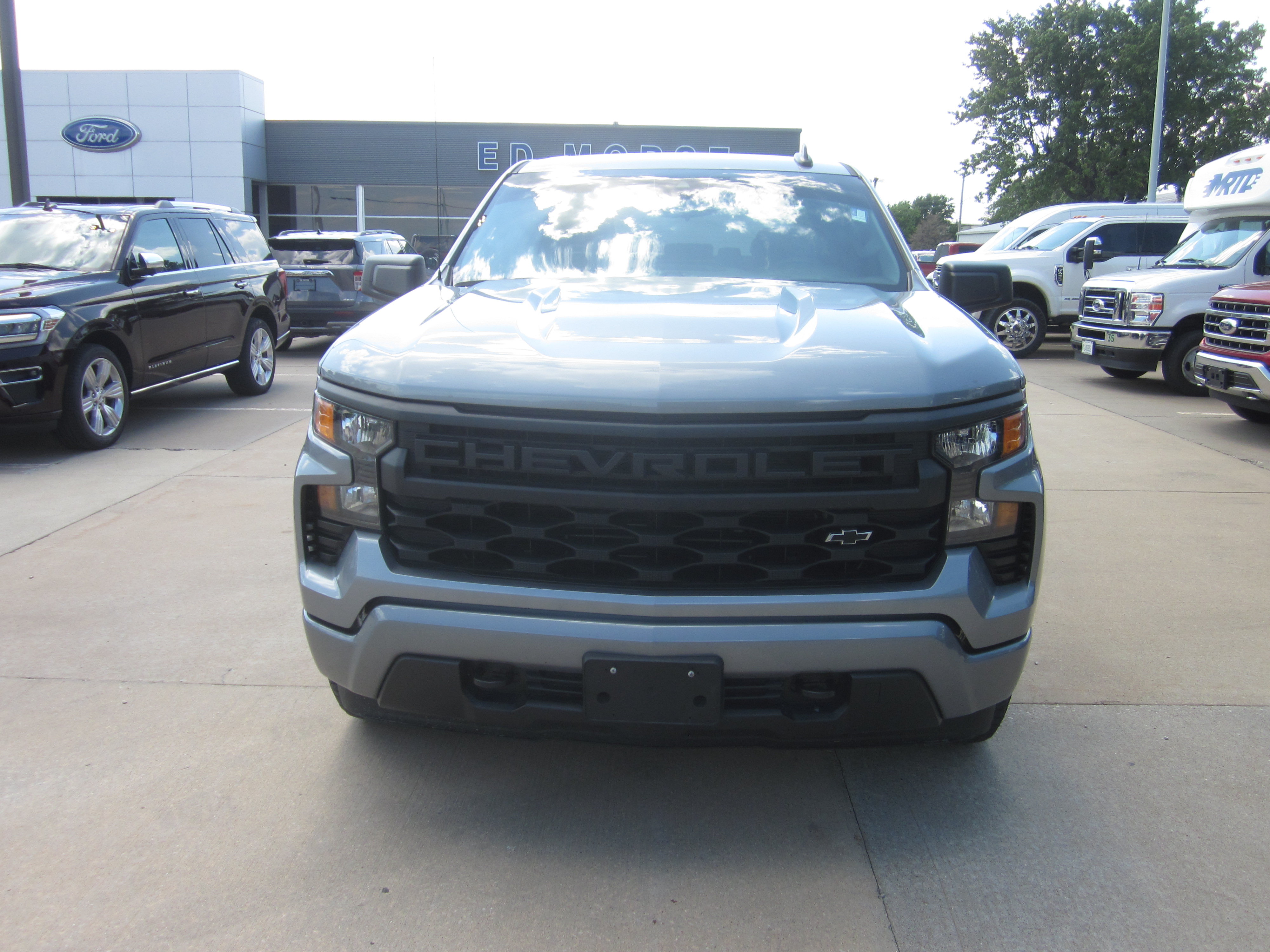 Used 2023 Chevrolet Silverado 1500 Custom w/ LPO, Dark Essentials Package AWD/4WD image 2