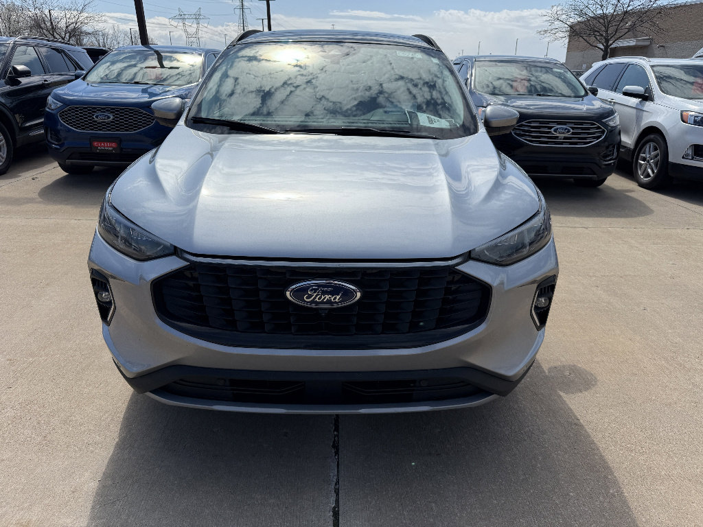 Used 2023 Ford Escape Platinum w/ Premium Technology Package AWD/4WD image 2