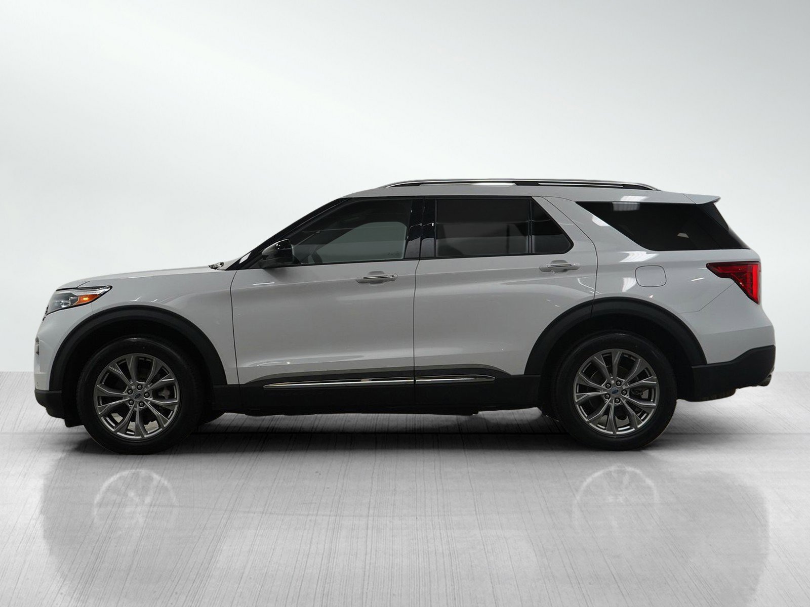 Used 2023 Ford Explorer Limited image 2