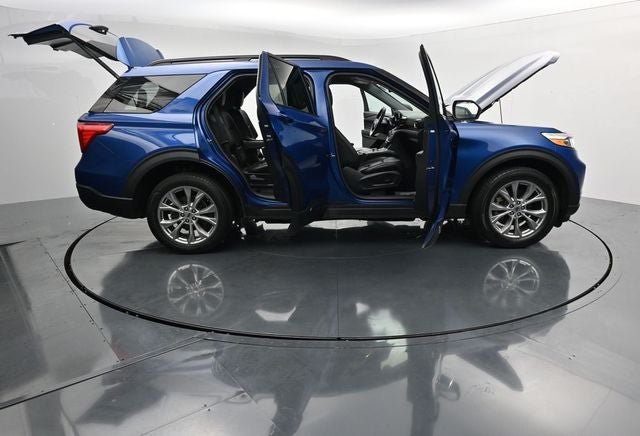 Used 2022 Ford Explorer XLT w/ Equipment Group 202A AWD/4WD image 38