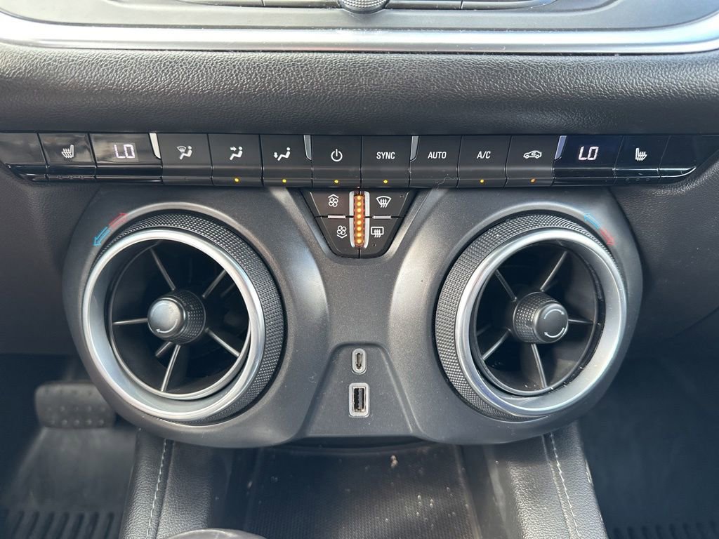 Used 2019 Chevrolet Blazer LT w/ Sun and Wheels Package FWD image 25