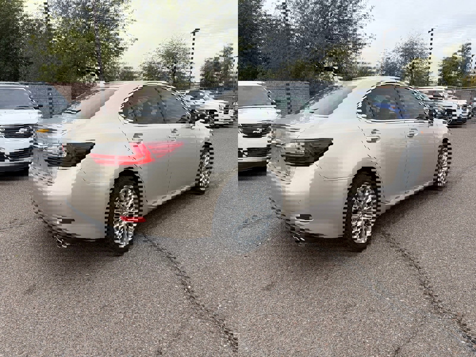 Used 2016 Lexus ES 350 w/ Luxury Package w/Wood Trim image 5