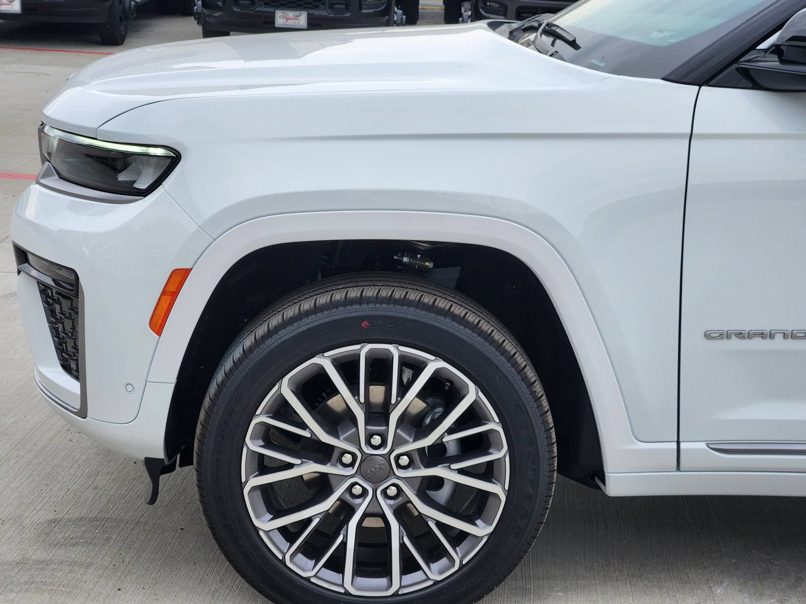 New 2026 Jeep Grand Cherokee Summit w/ Adv Protech Group IV AWD/4WD image 10
