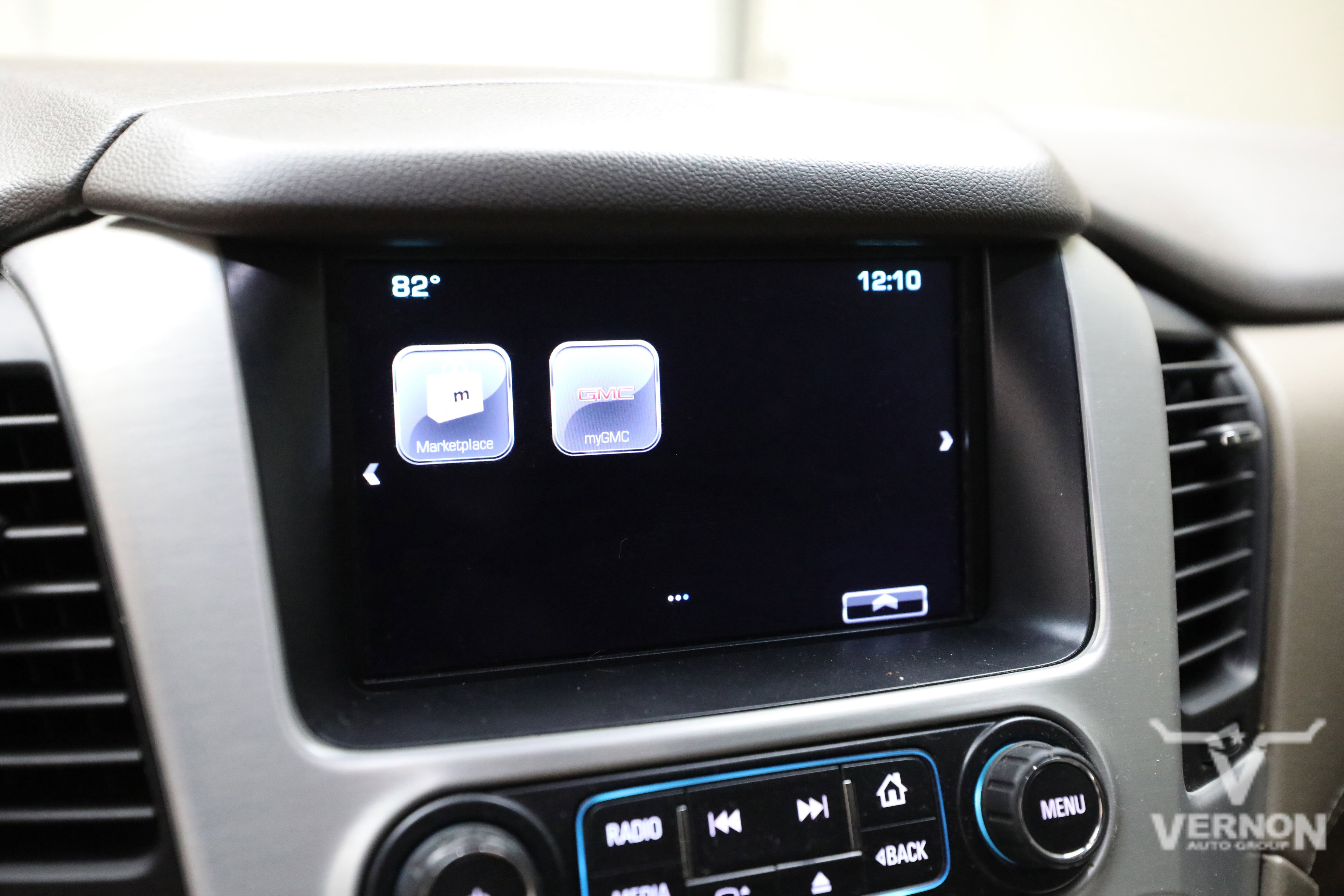 Used 2017 GMC Yukon SLT w/ Premium Edition RWD image 29