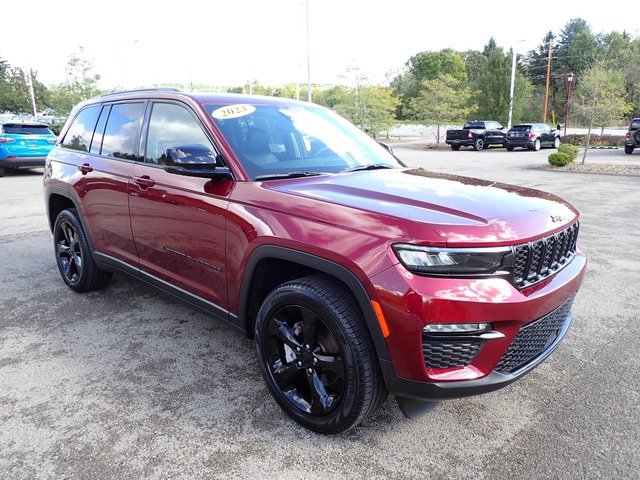 Certified 2023 Jeep Grand Cherokee Limited w/ Black Appearance Package image 9