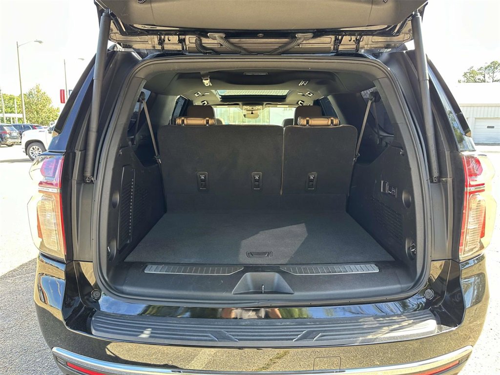 Used 2023 Chevrolet Suburban Premier w/ Premium Package 2 image 17