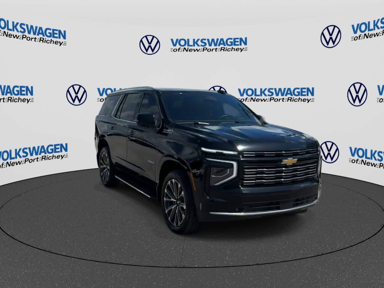 Used 2025 Chevrolet Tahoe High Country AWD/4WD image 2