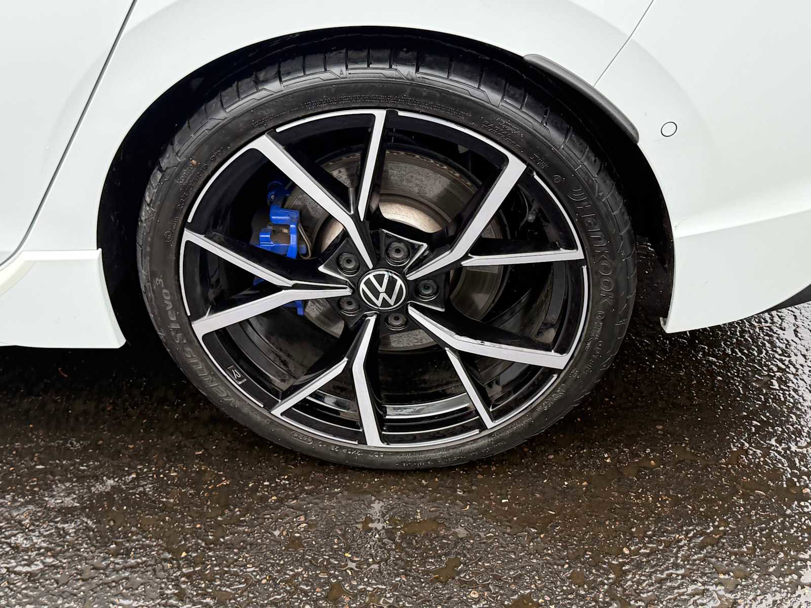 Certified 2024 Volkswagen Golf R image 7