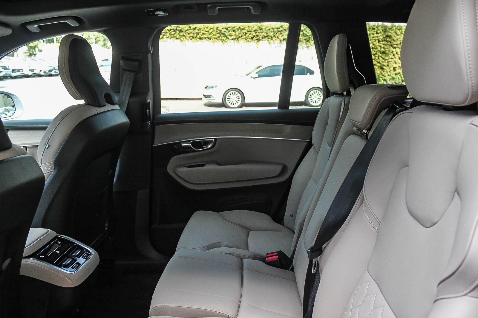 New 2026 Volvo XC90 B6 Plus w/ Protection Package Premier AWD/4WD image 20