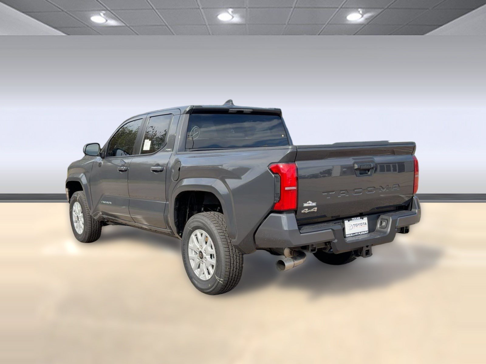 Used 2025 Toyota Tacoma SR5 AWD/4WD image 3
